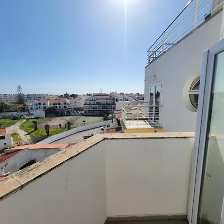 Newly Remodeled 2bd Brilliant Oura Strip 9min *