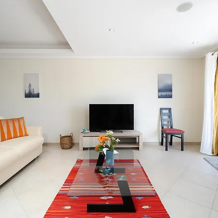 Апартаменты Newly Remodeled 2bd Brilliant Oura Strip 9min Албуфейра