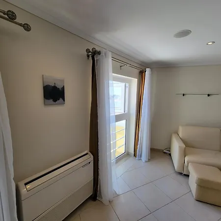 Newly Remodeled 2bd Brilliant Oura Strip 9min 阿尔布费拉