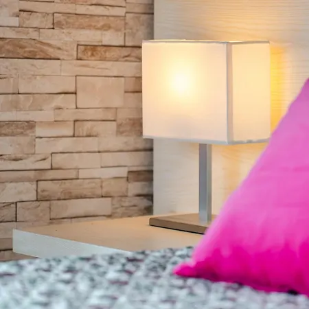 Newly Remodeled 2bd Brilliant Oura Strip 9min 公寓