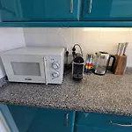 Newly Remodeled 2bd Brilliant Oura Strip 9min アパート
