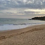 Newly Remodeled 2bd Brilliant Oura Strip 9min アパート アルブフェイラ