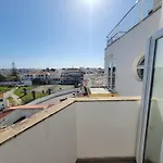 Newly Remodeled 2bd Brilliant Oura Strip 9min *