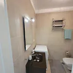 Newly Remodeled 2bd Brilliant Oura Strip 9min