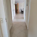 Newly Remodeled 2bd Brilliant Oura Strip 9min アパート